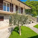 Apartman Srok Luxury By The Pool *