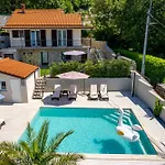 Srok Luxury By The Pool * Kastav