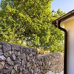Srok Luxury By The Pool * Kastav