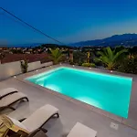 Srok Luxury By The Pool