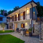 Apartman Srok Luxury By The Pool