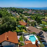Srok Luxury By The Pool * Kastav