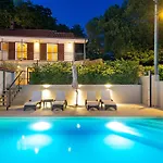 Apartman Srok Luxury By The Pool *