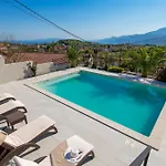 Srok Luxury By The Pool Kastav