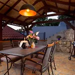 Apartman Srok Luxury By The Pool