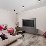 Srok Luxury By The Pool Apartman