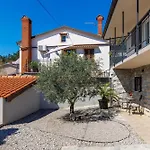 Apartman Srok Luxury By The Pool *