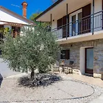 Apartman Srok Luxury By The Pool