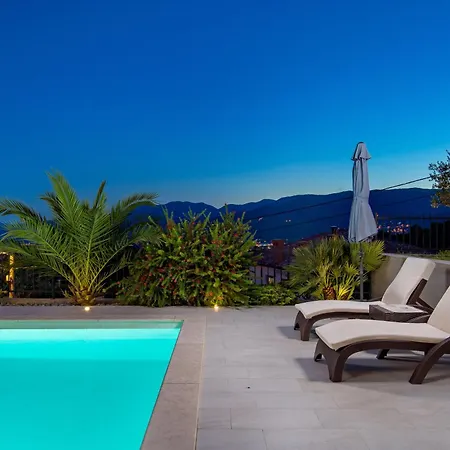 Srok Luxury With Pool Kastav