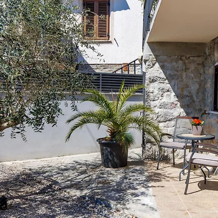 Apartman Srok Luxury By The Pool