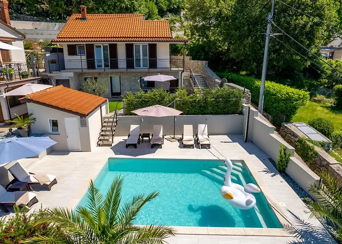 Srok Luxury By The Pool * Kastav