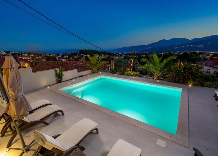 Srok Luxury By The Pool