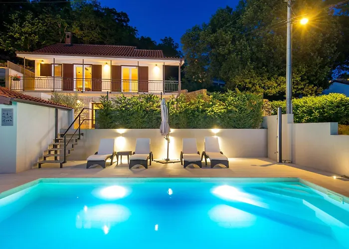 Apartment Srok Luxury By The Pool *