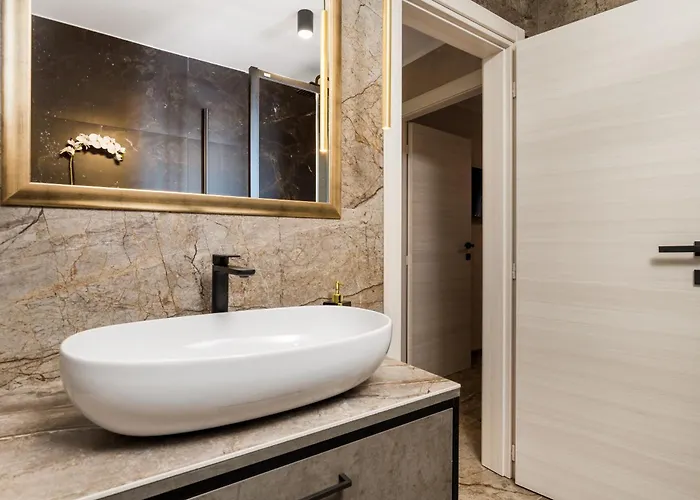 Srok Luxury By The Pool *