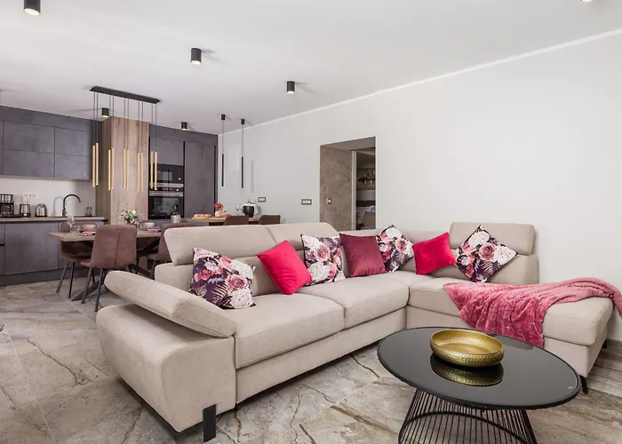 Srok Luxury By The Pool * Kastav