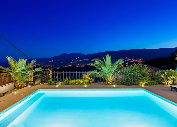 Srok Luxury By The Pool