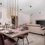 Srok Luxury By The Pool * Kastav