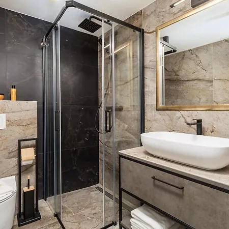 דירה Srok Luxury With Pool קסטב