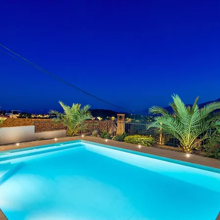 Srok Luxury With Pool דירה קסטב