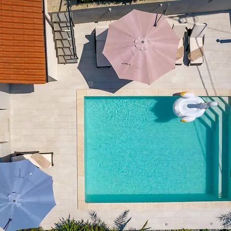 Srok Luxury With Pool דירה קסטב