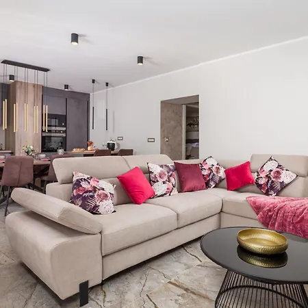 Srok Luxury With Pool * קסטב