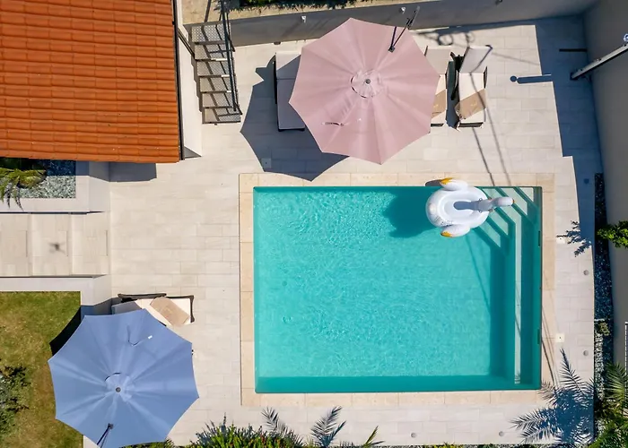 Srok Luxury By The Pool アパート カスタヴ