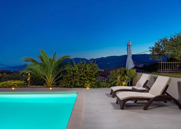 Srok Luxury With Pool Кастав